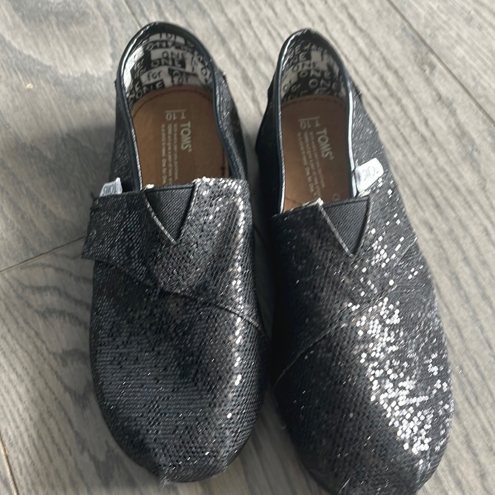 NWOT Tom’s size 10